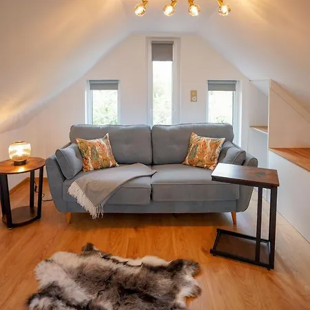 Welcome House * Eger